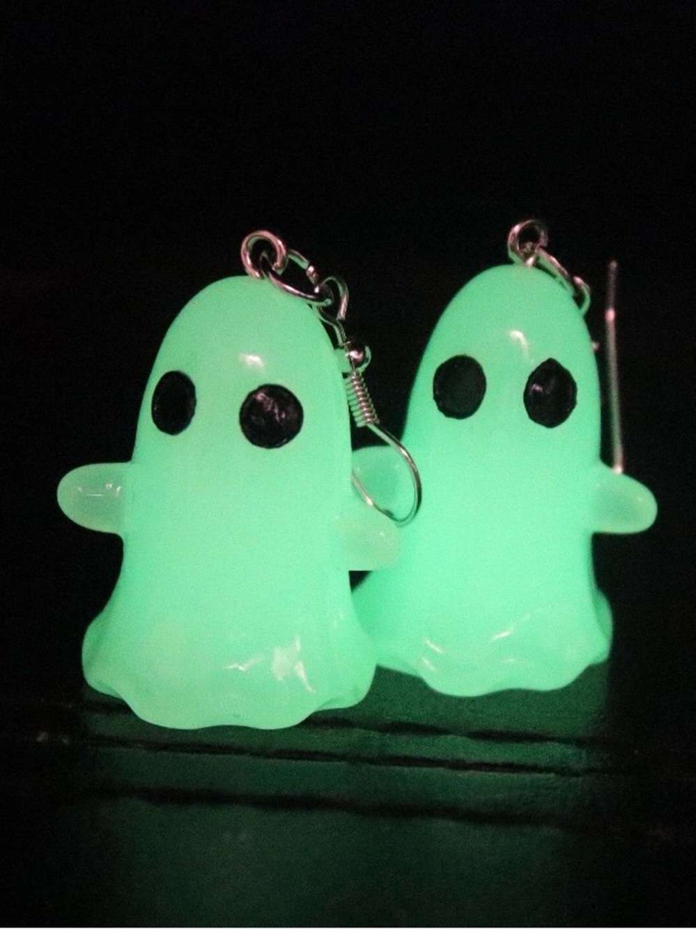 Hot Topic White Glow in the Dark Ghost Dangle Earrings